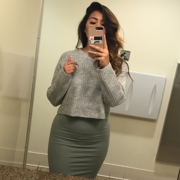 Top - Picture 2 of 2